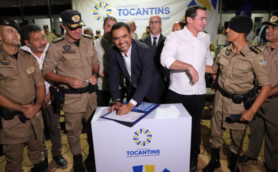 Em Araguaína, governador participa de passagem de comando do 2º Batalhão da PM e anuncia investimentos de R$ 3,5 milhões para fortalecimento da unidade