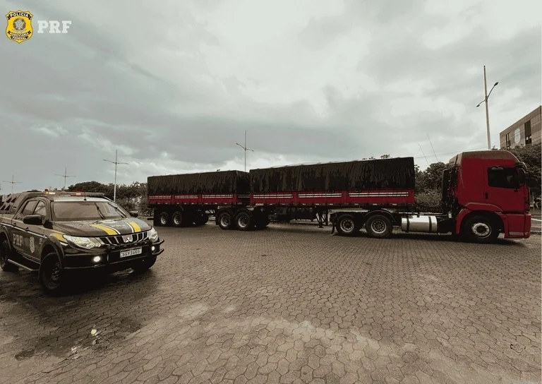 Apreensão de madeira irregular na BR-010, em Palmas, resulta em prisão por documento falso