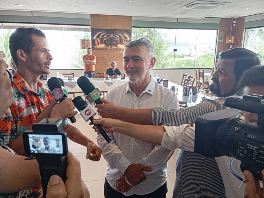 Disputa pelo palácio Araguaia afunila, e que se exploda o resto