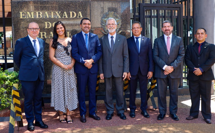 Governador cumpre agenda em Assunção e apresenta potencial econômico do Tocantins em encontro do BID