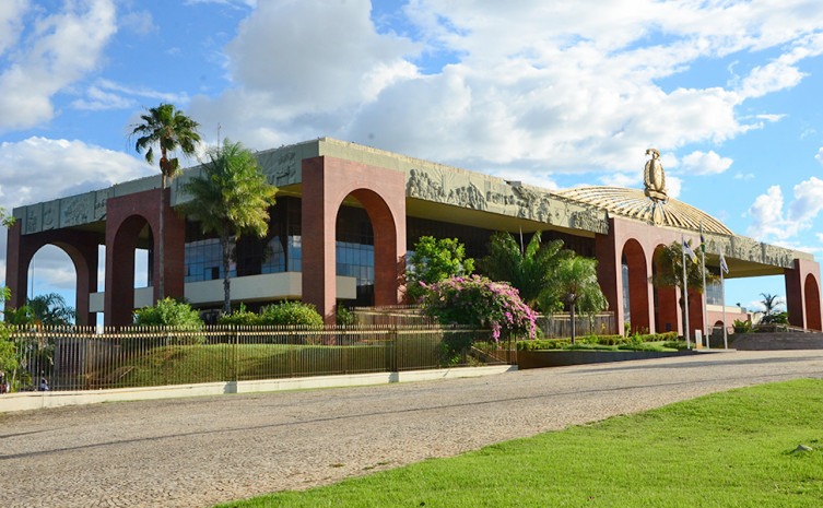 Governo decreta medidas para valorização e reestruturação de carreiras dos servidores tocantinenses