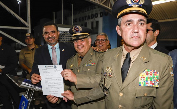Governador participa da passagem de comando da Polícia Militar e destaca redução de 37% da criminalidade no estado