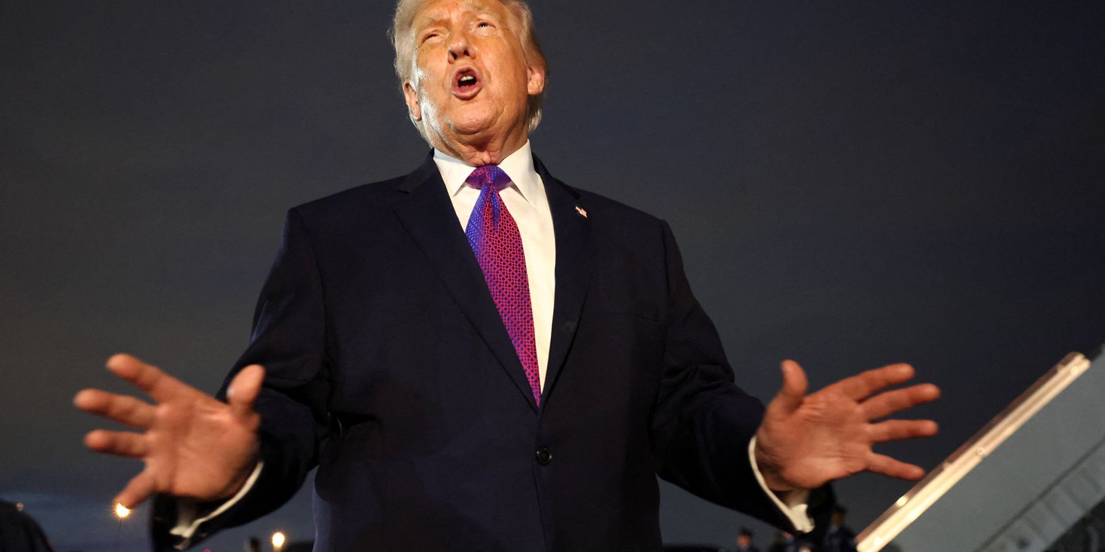 Trump amplia retórica bélica contra Irã e minimiza alta do petróleo