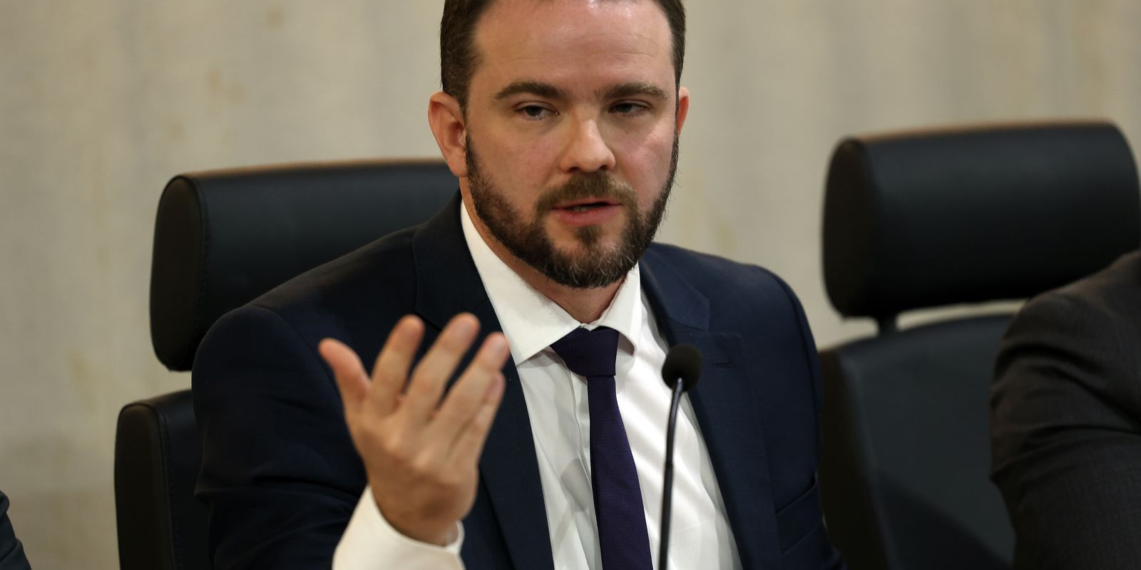 Nova versão do Desenrola será lançada após viagem de Lula, diz Durigan