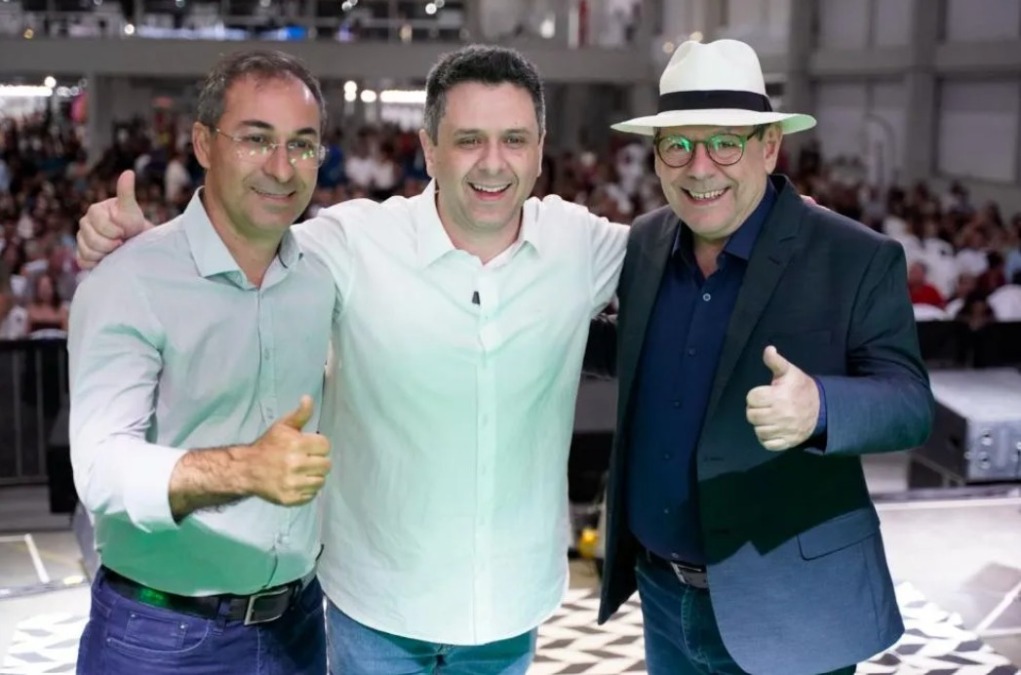 Popularidade e aprovação de prefeito pode beneficiar candidaturas de pai e filho